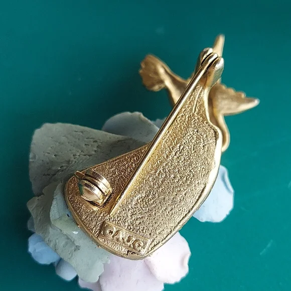 P0062 Vintage Signed AJC Goldtone Hummingbird with Flowers Brooch Pin - Picture 10 of 12